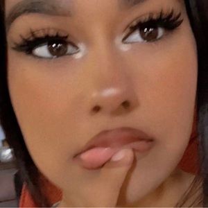 Meet your Posher, Alexia